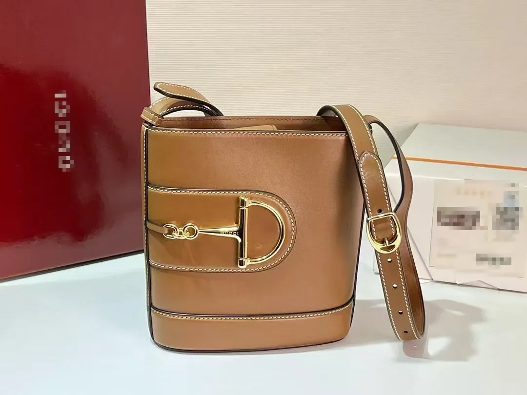 Luxury Crossbody Handbag For Women Paris Fashion Elegant Leather Classic Large Capacity Tote Bag Solid Color Designer Master Coach HQ