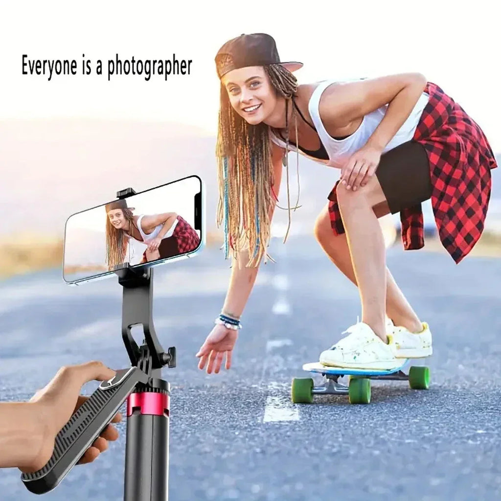 Portable camera tripod with wireless remote control and 360 ° rotation for video recording, video recording, and live streaming Master Coach HQ